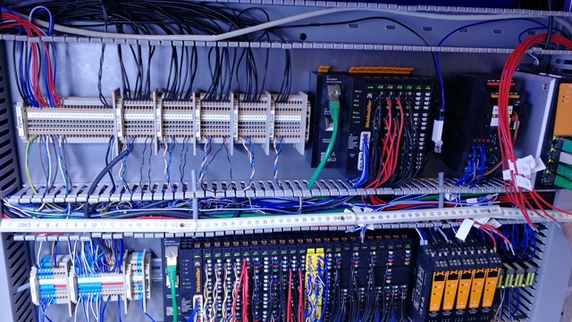 Example_PLC_Wiring%20Medium